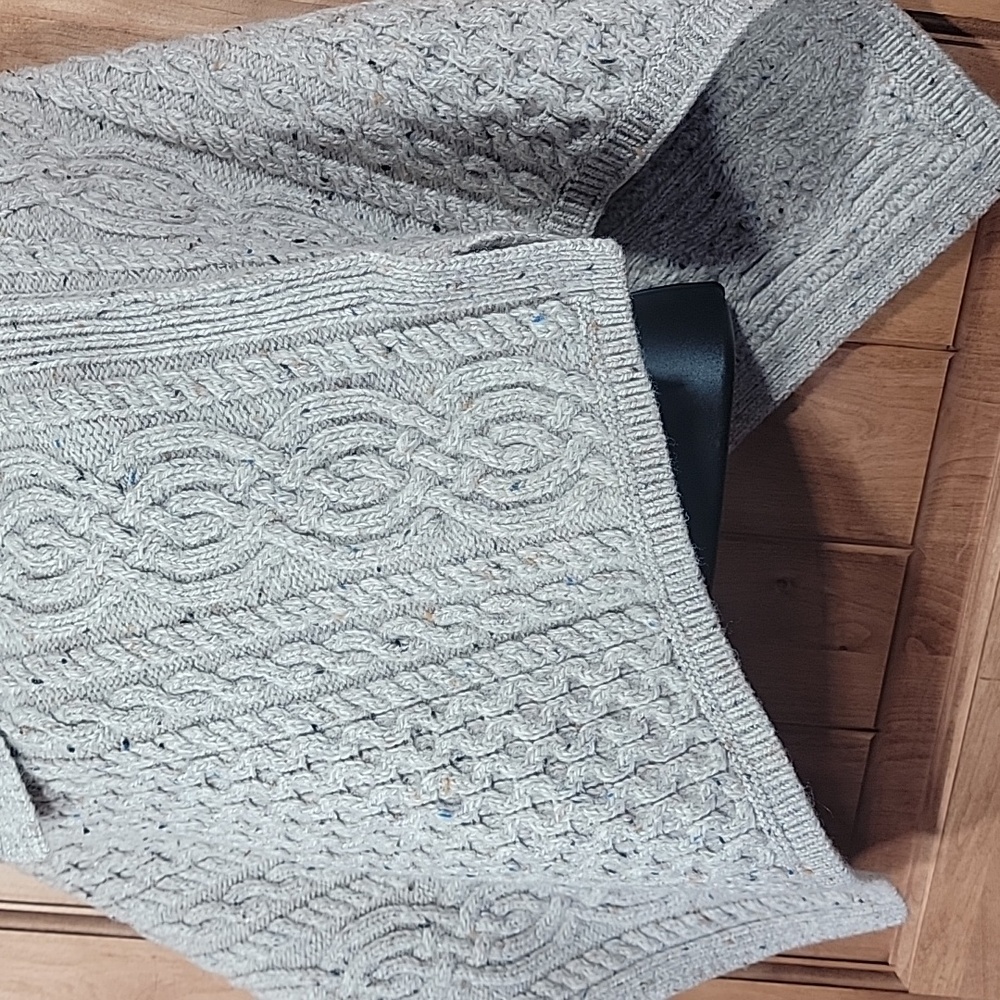 Aran Mor Handknit Merino Wool Cape - Picture 4 of 13